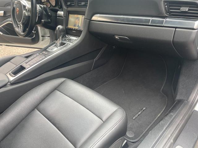 ９１１ ９１１カレラ　ディーラー車　４本出しスポーツエキゾーストマフラー　Ｂｌｕｅｔｏｏｔｈフルセグ地デジナビ　バックカメラ　ＥＴＣ　２０インチアルミホイール　ＬＥＤポジション　パドルシフト　シートクーラー　シートヒーター（31枚目）