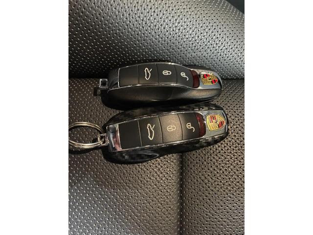 ９１１ ９１１カレラ　ディーラー車　４本出しスポーツエキゾーストマフラー　Ｂｌｕｅｔｏｏｔｈフルセグ地デジナビ　バックカメラ　ＥＴＣ　２０インチアルミホイール　ＬＥＤポジション　パドルシフト　シートクーラー　シートヒーター（35枚目）