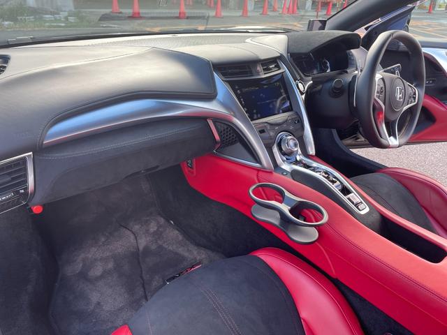 ＮＳＸ ベースグレード　カーボンセラミックブレーキローター　セミアニリンレザーアルカンターラ　パワーシート　アルカンターラルーフ　ｂｌｕｅｔｏｏｔｈ　フルセグナビ　バックカメラ（29枚目）