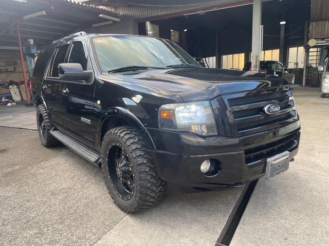 エクスペディション リミテッド　４ＷＤ　新車並行車　１ナンバー　パワーテールゲート　２０インチアルミホイール　マッドタイヤ　ランニングボード　ＬＥＤフォグ　３列シート　バックカメラ　ＥＴＣ（3枚目）