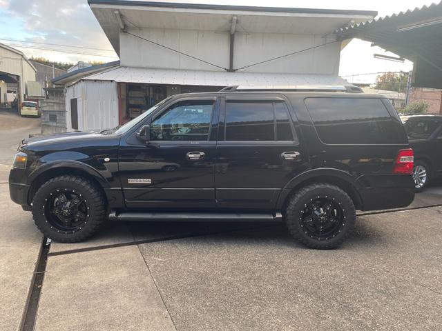 エクスペディション リミテッド　４ＷＤ　新車並行車　１ナンバー　パワーテールゲート　２０インチアルミホイール　マッドタイヤ　ランニングボード　ＬＥＤフォグ　３列シート　バックカメラ　ＥＴＣ（5枚目）
