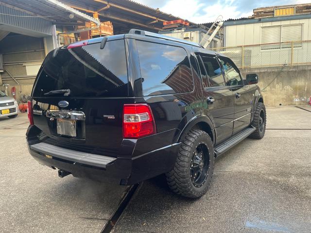 エクスペディション リミテッド　４ＷＤ　新車並行車　１ナンバー　パワーテールゲート　２０インチアルミホイール　マッドタイヤ　ランニングボード　ＬＥＤフォグ　３列シート　バックカメラ　ＥＴＣ（8枚目）