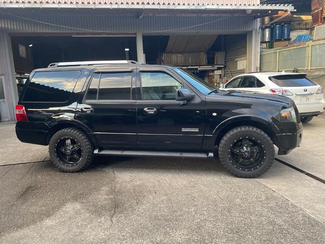 エクスペディション リミテッド　４ＷＤ　新車並行車　１ナンバー　パワーテールゲート　２０インチアルミホイール　マッドタイヤ　ランニングボード　ＬＥＤフォグ　３列シート　バックカメラ　ＥＴＣ（9枚目）