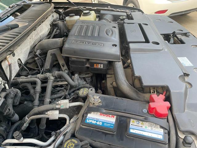 エクスペディション リミテッド　４ＷＤ　新車並行車　１ナンバー　パワーテールゲート　２０インチアルミホイール　マッドタイヤ　ランニングボード　ＬＥＤフォグ　３列シート　バックカメラ　ＥＴＣ（13枚目）