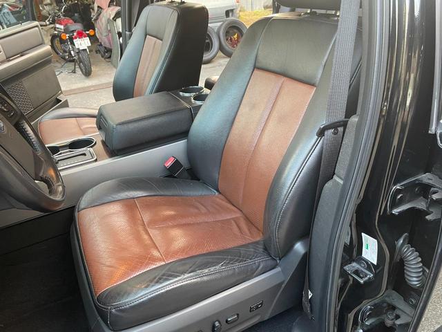 エクスペディション リミテッド　４ＷＤ　新車並行車　１ナンバー　パワーテールゲート　２０インチアルミホイール　マッドタイヤ　ランニングボード　ＬＥＤフォグ　３列シート　バックカメラ　ＥＴＣ（20枚目）