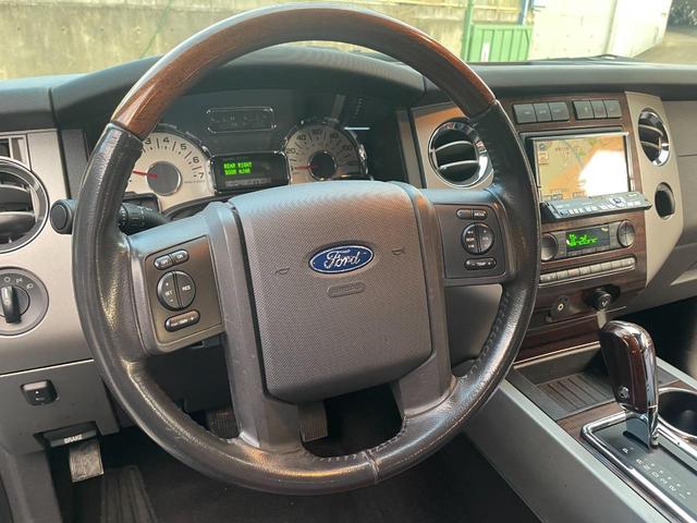 エクスペディション リミテッド　４ＷＤ　新車並行車　１ナンバー　パワーテールゲート　２０インチアルミホイール　マッドタイヤ　ランニングボード　ＬＥＤフォグ　３列シート　バックカメラ　ＥＴＣ（22枚目）