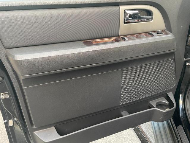 エクスペディション リミテッド　４ＷＤ　新車並行車　１ナンバー　パワーテールゲート　２０インチアルミホイール　マッドタイヤ　ランニングボード　ＬＥＤフォグ　３列シート　バックカメラ　ＥＴＣ（26枚目）