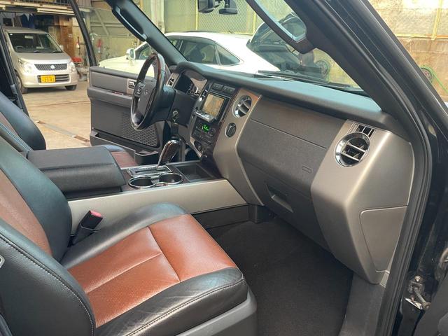 エクスペディション リミテッド　４ＷＤ　新車並行車　１ナンバー　パワーテールゲート　２０インチアルミホイール　マッドタイヤ　ランニングボード　ＬＥＤフォグ　３列シート　バックカメラ　ＥＴＣ（28枚目）