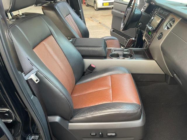 エクスペディション リミテッド　４ＷＤ　新車並行車　１ナンバー　パワーテールゲート　２０インチアルミホイール　マッドタイヤ　ランニングボード　ＬＥＤフォグ　３列シート　バックカメラ　ＥＴＣ（29枚目）