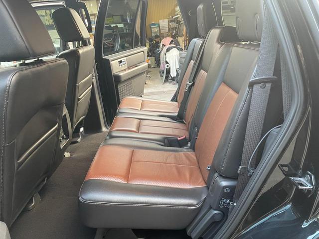 エクスペディション リミテッド　４ＷＤ　新車並行車　１ナンバー　パワーテールゲート　２０インチアルミホイール　マッドタイヤ　ランニングボード　ＬＥＤフォグ　３列シート　バックカメラ　ＥＴＣ（31枚目）