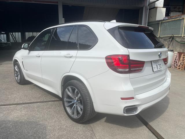 Ｘ５ ｘＤｒｉｖｅ　３５ｄ　Ｍスポーツ　黒本革シート　パノラマサンルーフ　２０インチアルミホイール　クルーズコントロール　純正ナビ　ｂｌｕｅｔｏｏｔｈ　フルセグＴＶ／ＤＶＤ　３６０全方位カメラ　シートヒーター　パワーシート　パワーバックドア（5枚目）