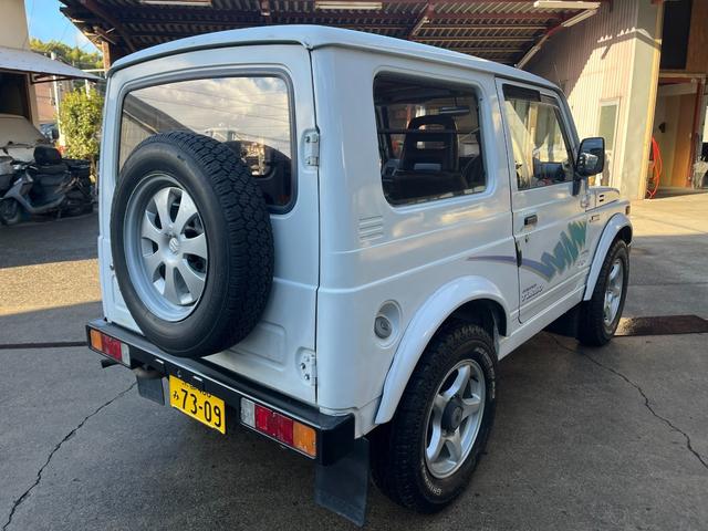 ジムニー ワイルドウインドリミテッド　４ＷＤ　ターボ　５ＭＴ　オーバーフェンダー　マッドタイヤ　ホワイトレター（5枚目）