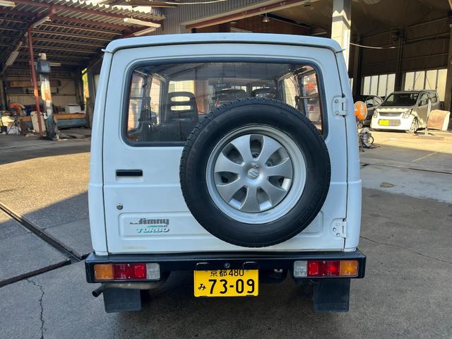 ジムニー ワイルドウインドリミテッド　４ＷＤ　ターボ　５ＭＴ　オーバーフェンダー　マッドタイヤ　ホワイトレター（6枚目）