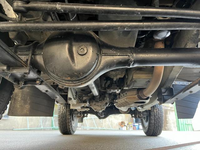 ジムニー ワイルドウインドリミテッド　４ＷＤ　ターボ　５ＭＴ　オーバーフェンダー　マッドタイヤ　ホワイトレター（14枚目）
