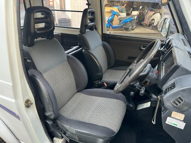 ジムニー ワイルドウインドリミテッド　４ＷＤ　ターボ　５ＭＴ　オーバーフェンダー　マッドタイヤ　ホワイトレター（16枚目）