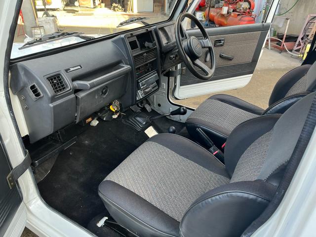 ジムニー ワイルドウインドリミテッド　４ＷＤ　ターボ　５ＭＴ　オーバーフェンダー　マッドタイヤ　ホワイトレター（18枚目）