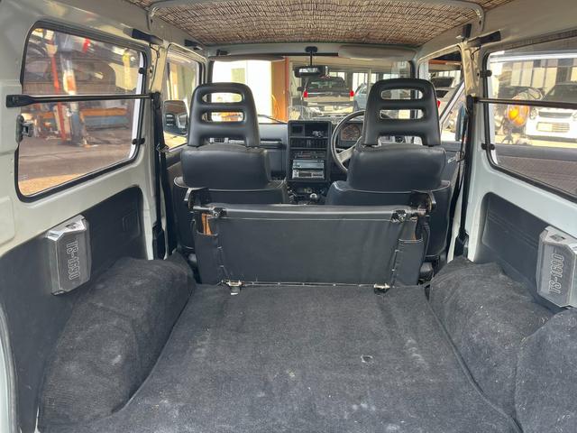 ジムニー ワイルドウインドリミテッド　４ＷＤ　ターボ　５ＭＴ　オーバーフェンダー　マッドタイヤ　ホワイトレター（23枚目）