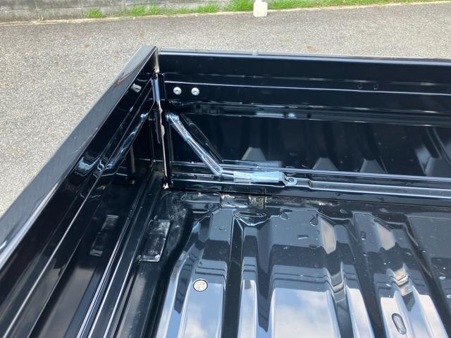 スーパーキャリイ スーパーキャリイ　Ｘ　５型　４ＷＤ　５ＭＴ　当社試乗車使用　オートライト　スズキセーフティーサポート　衝突被害軽減システム　横滑り防止機能　４ＷＤ　５ＭＴ（12枚目）