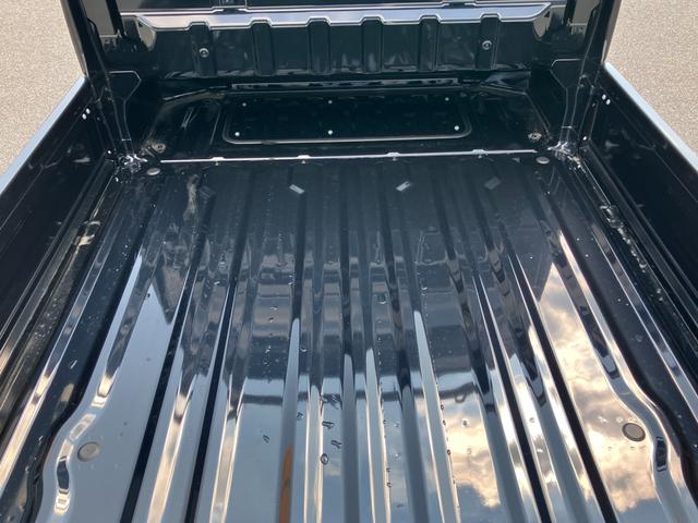スーパーキャリイ スーパーキャリイ　Ｘ　５型　４ＷＤ　５ＭＴ　当社試乗車使用　オートライト　スズキセーフティーサポート　衝突被害軽減システム　横滑り防止機能　４ＷＤ　５ＭＴ（13枚目）
