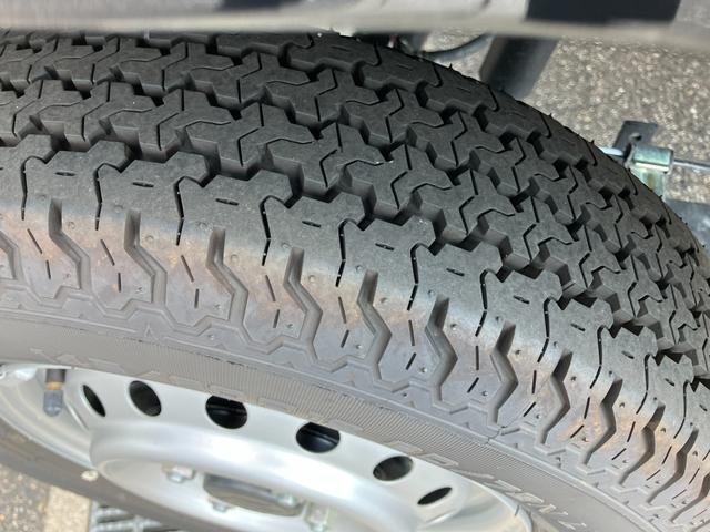 スーパーキャリイ スーパーキャリイ　Ｘ　５型　４ＷＤ　５ＭＴ　当社試乗車使用　オートライト　スズキセーフティーサポート　衝突被害軽減システム　横滑り防止機能　４ＷＤ　５ＭＴ（30枚目）
