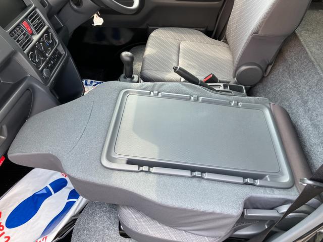 スーパーキャリイ スーパーキャリイ　Ｘ　５型　４ＷＤ　５ＭＴ　当社試乗車使用　オートライト　スズキセーフティーサポート　衝突被害軽減システム　横滑り防止機能　４ＷＤ　５ＭＴ（37枚目）