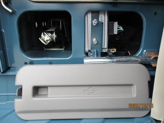 エブリイ ＰＡリミテッド　６型　　４ＷＤ　キーレス　パワーウインドウ　オートライト　スライドドア　４ＷＤ　衝突被害軽減システム　アイドリングストップ　衝突安全ボディ（62枚目）