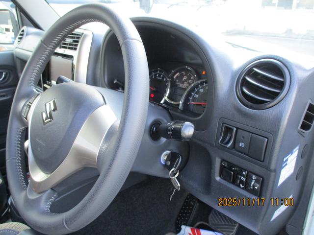 ジムニー ＬＡＮＤ　ＶＥＮＴＵＲＥ　１０型　４ＷＤ　ナビ＆リアカメラ　ドライブレコーダー　バックカメラ　純正ナビ　シートヒーター　４ＷＤ　衝突安全ボディ（10枚目）