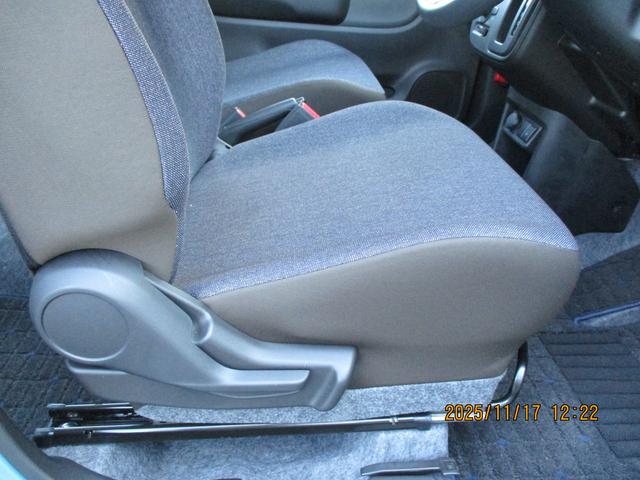 アルト ＨＹＢＲＩＤ　Ｓ　２型　モニター付オーディオ　当社試乗車　バックカメラ　オートライト　シートヒーター　スズキセーフティーサポート　アイドリングストップ　横滑り防止機能　衝突安全ボディ（8枚目）