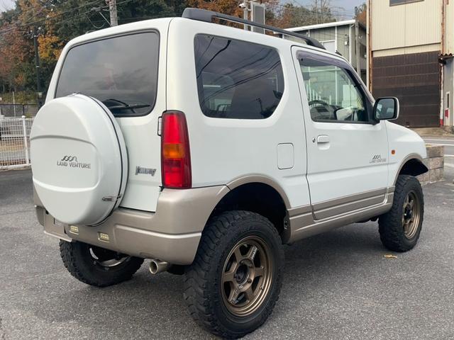 ジムニー ランドベンチャー　リフトアップ　５ＭＴ　ＲＡＹＳ製ホイール　ＭＴタイヤ　ＢＲＩＤＥ製シート　社外ステアリング　社外マフラー　前後ドラレコ（3枚目）