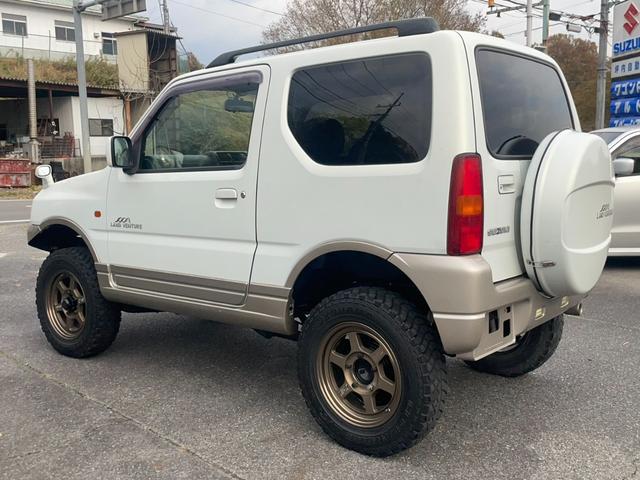 ジムニー ランドベンチャー　リフトアップ　５ＭＴ　ＲＡＹＳ製ホイール　ＭＴタイヤ　ＢＲＩＤＥ製シート　社外ステアリング　社外マフラー　前後ドラレコ（4枚目）