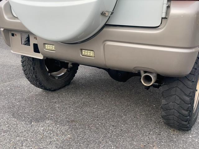 ジムニー ランドベンチャー　リフトアップ　５ＭＴ　ＲＡＹＳ製ホイール　ＭＴタイヤ　ＢＲＩＤＥ製シート　社外ステアリング　社外マフラー　前後ドラレコ（9枚目）