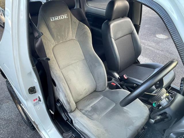 ジムニー ランドベンチャー　リフトアップ　５ＭＴ　ＲＡＹＳ製ホイール　ＭＴタイヤ　ＢＲＩＤＥ製シート　社外ステアリング　社外マフラー　前後ドラレコ（24枚目）