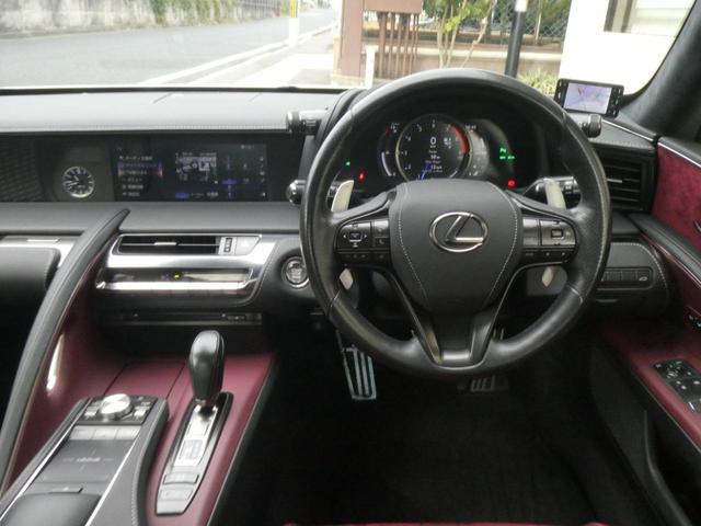 LC500 Sパッケージ V型8気筒EG&DirectShift10速AT ホワイトノーヴァガラスフレーク/レッド 寒冷地 カーボンR セーフティー+ GRSギア比可変ステアリング LDHダイナミックHS URZ100(6枚目)