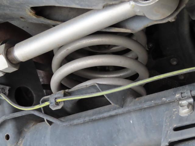 ランドクルーザープラド ＴＸ　Ｌパッケージ・ブラックエディション　１オーナーユーザー様買取禁煙車　２インチリフトＵＰ　ＤＦ１７ＡＷ　ＢＦグッドリッチＡ／Ｔ　ＳＲ　７人乗り　アルパイン９インチナビＴＶ　　Ｂカメラ　ルーフキャリア　ヒッチメンバー　Ｓヒーター／エアコン（7枚目）