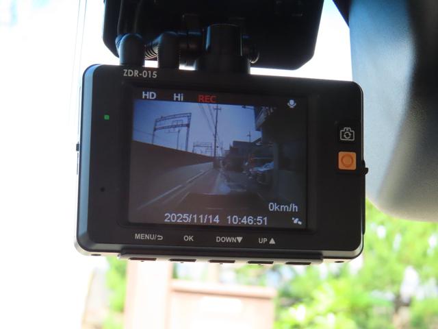 ハイゼットトラック ジャンボエクストラ　１オーナーユーザー様買取禁煙車　スマートアシスト　Ｃソナー　ケンウッドナビＴＶ　ＣＤ／ＤＶＤ／Ｂｌｕｅｔｏｏｔｈ　Ｂカメラ　前後ドラレコ　デフロック　ＬＥＤヘッド　純正マット＆バイザー　荷台マット（7枚目）