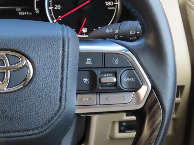 【レーダークルーズコントロール】搭載車です！アクセルを離しても一定速度で走行ができる上に、車間距離も自動で保ちます♪加減速や距離間もスイッチ操作で出来ますので、お出かけじの高速も渋滞もラクラクです♪