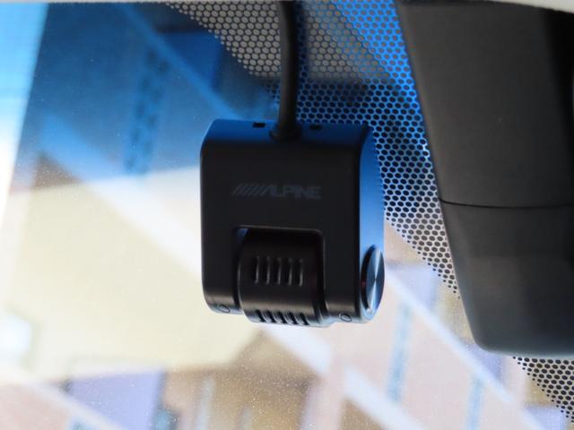 【ドライブレコーダー】を装備してます！もしもの時の貴重な動画を録画できるので、事故やあおり運転などにあった際の安心感が増しますね♪車以外にも自転車との事故の時などにも有効ですよ（＾＾）