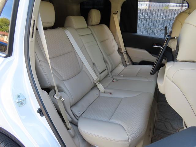 室内は目立った傷やシミ汚れもなく隅々まで綺麗に保たれています。前オーナー様が大切に乗られていたのがわかる一台です。新車と違い中古車は車両状態に差がでますのでこういったお車はお買い得ですよ☆