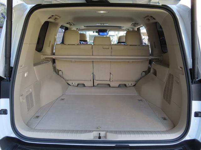 広々としたトランクルーム。これだけスペースがあれば旅行先などでたくさん買い物しても安心です☆　レジャーやゴルフ、これからのシーズンにご活用ください！