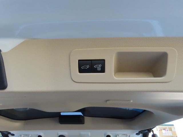 【パワーバックドア】装備車です☆ボタン操作一つでバックドアの開閉ができるので荷物が多く、手が塞がりがちなときも楽になります♪