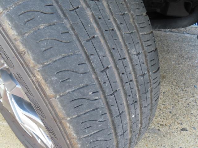 中古車をお選びの際はタイヤにもご注目下さいね☆残量やヒビなどある場合があります！当店では残量が少なかったり、劣化がひどいものは交換などご相談させていただきます！