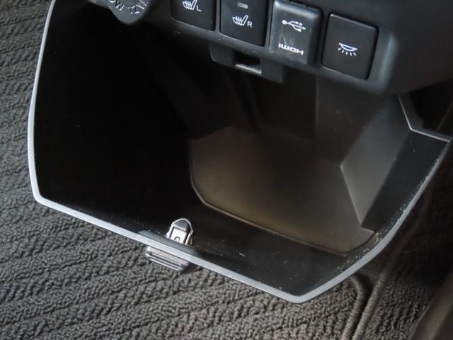 ルーミー カスタムG-T 女性1オーナーユーザー様買取禁煙車 スマアシ(予防安全機能) 純正9インチナビTV CD BT USB/HDMI パノラマビューM 純正12.1後席モニター シートヒーター ドラレコ インテリアイルミ(15枚目)