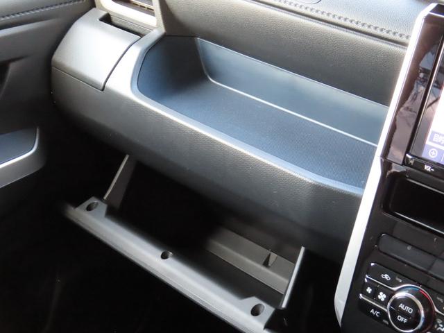 ルーミー カスタムG-T 女性1オーナーユーザー様買取禁煙車 スマアシ(予防安全機能) 純正9インチナビTV CD BT USB/HDMI パノラマビューM 純正12.1後席モニター シートヒーター ドラレコ インテリアイルミ(24枚目)