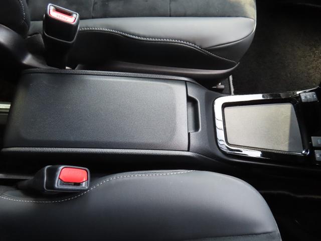 �i���[�J�[�I�v�V�����j�C���p�l��̌^�Z���^�[�R���\�[���^�`�b�P�O�O�u�d���t��