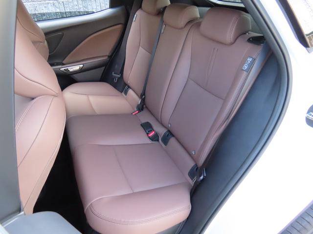 ＬＢＸ エレガント　１オーナーユーザー様買取禁煙車　レクサスセーフティーＳ＋　ＢＳＭ　ＲＣＴＡ　ＰＶＭ　アドバンストパーク＆ドライブ　寒冷地仕様　１８ＡＷ　前後方ドラレコ　ＥＴＣ２．０　パワーバックドア　純正フロアマット（37枚目）