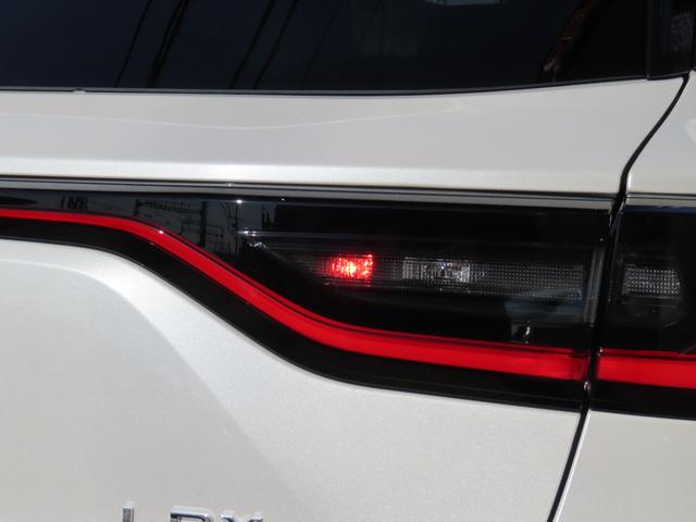 ＬＢＸ エレガント　１オーナーユーザー様買取禁煙車　レクサスセーフティーＳ＋　ＢＳＭ　ＲＣＴＡ　ＰＶＭ　アドバンストパーク＆ドライブ　寒冷地仕様　１８ＡＷ　前後方ドラレコ　ＥＴＣ２．０　パワーバックドア　純正フロアマット（53枚目）