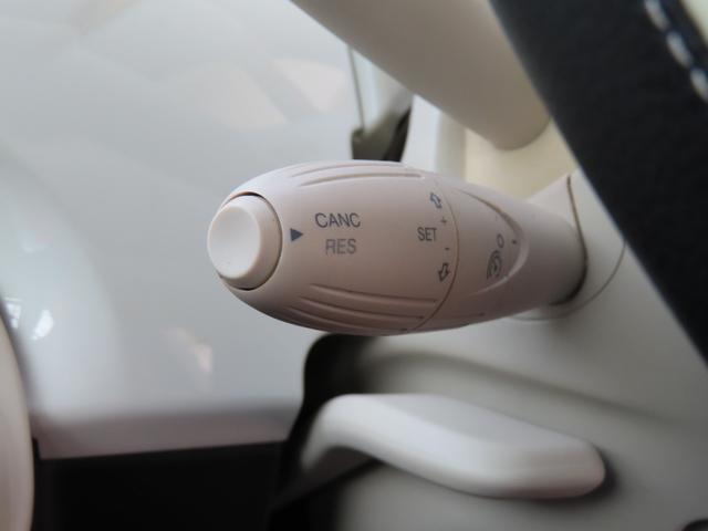 �������H�ŕ֗��ȃN���[�Y�R���g���[�����ڎԂł��B�A�N�Z���𗣂��Ă���葬�x�ő��s���ł��鑕���ł��B�����������X�C�b�`����ŏo���܂��̂ŁA�����ł̂��o���������N���N�ł���