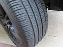【ブラインドスポットモニター】装備車です!車線変更の時、死角となる斜め後ろに接近している車をLED点灯や警告音で教えてくれます♪安全運転をサポートしてくれるので心強いですね☆