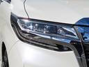 ☆暗い夜道も明るく照らします☆3眼LEDヘッドライト装着車!夜間のドライブも安心ですね♪消費電力が少なく明るいなんて◎です ♪