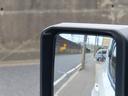 【ブラインドスポットモニター】装備車です!車線変更の時、死角となる斜め後ろに接近している車をLED点灯や警告音で教えてくれます♪安全運転をサポートしてくれるので心強いですね☆